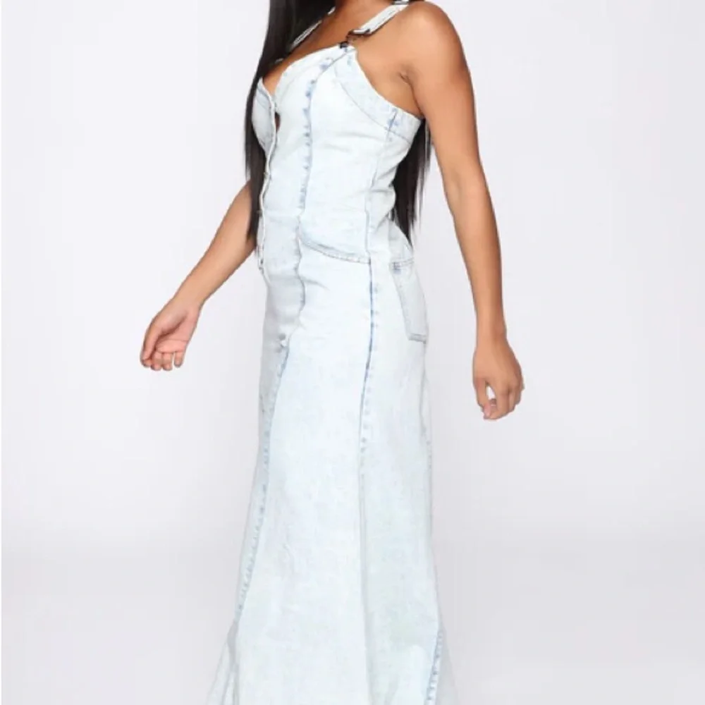 NWT. Fashion Nova “My Go To” Light Wash Wide Leg Denim Overalls - Picture 4 of 5